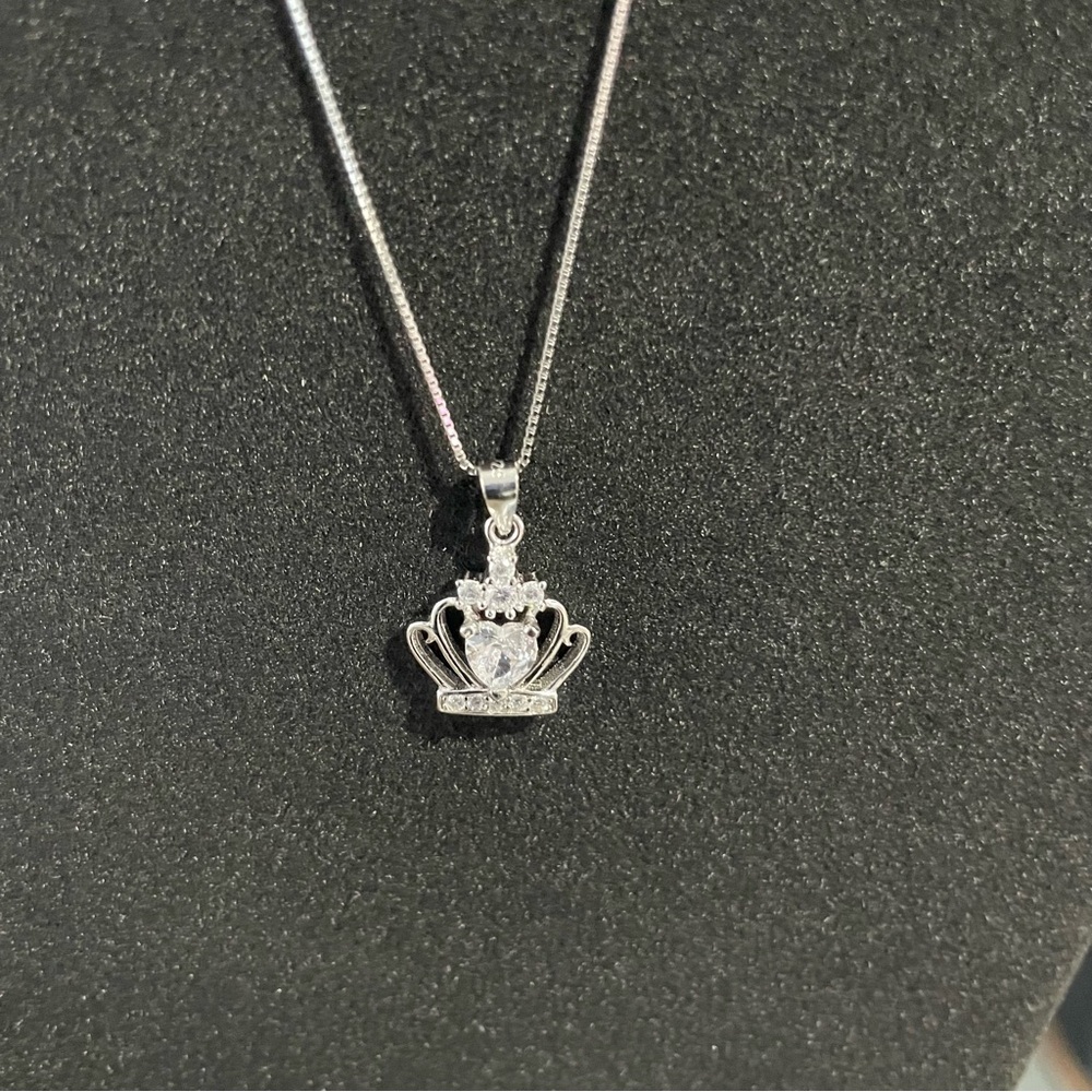 Elegant Silver Crown Pendant Necklace
